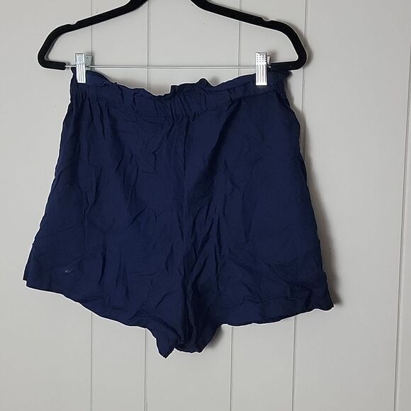 Elastic waist thin cover up shorts - Picture 3 of 4